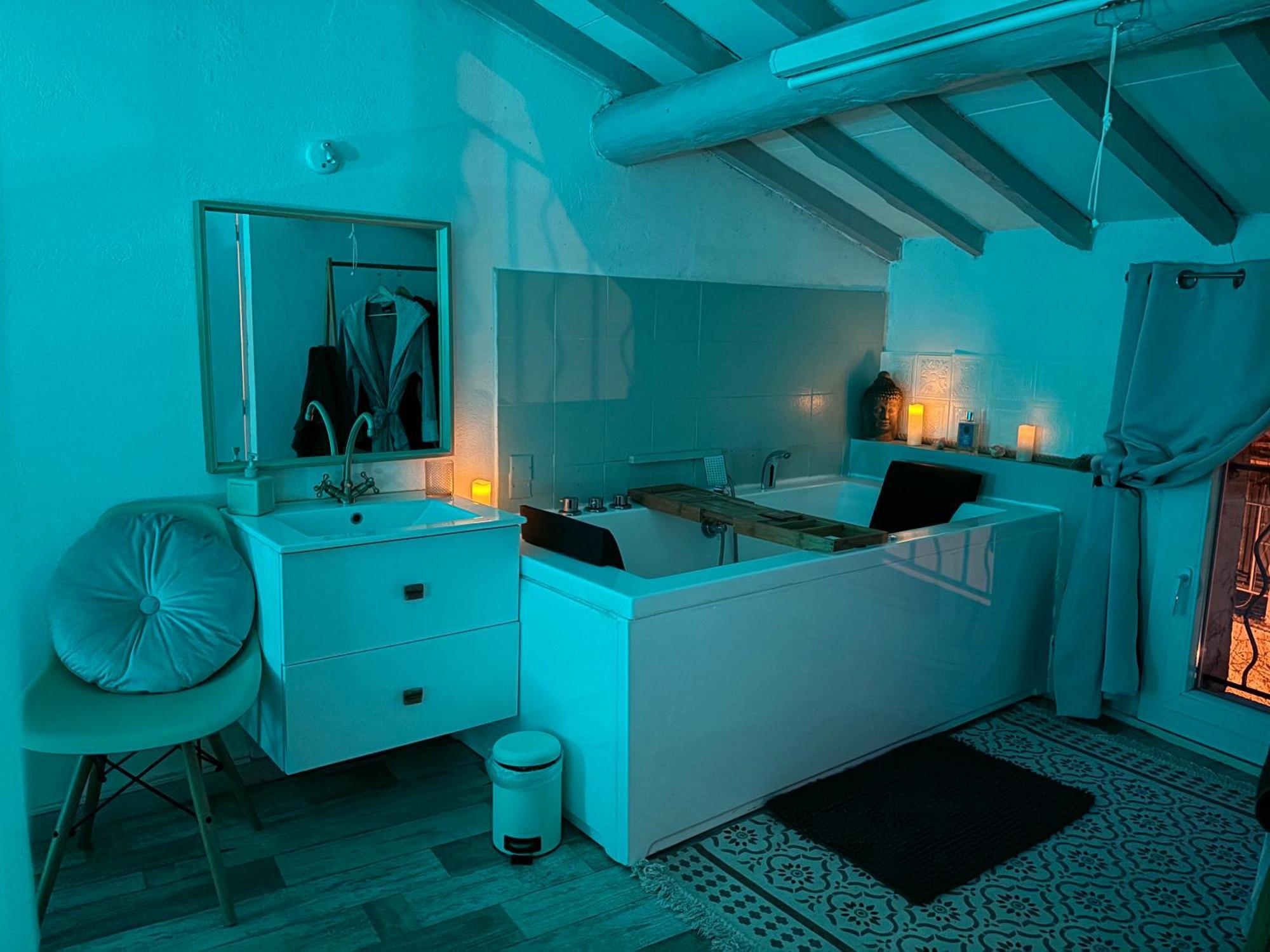 Love Appart Balneo Jacuzzi Romantique Insolite Le Barroux Exterior photo